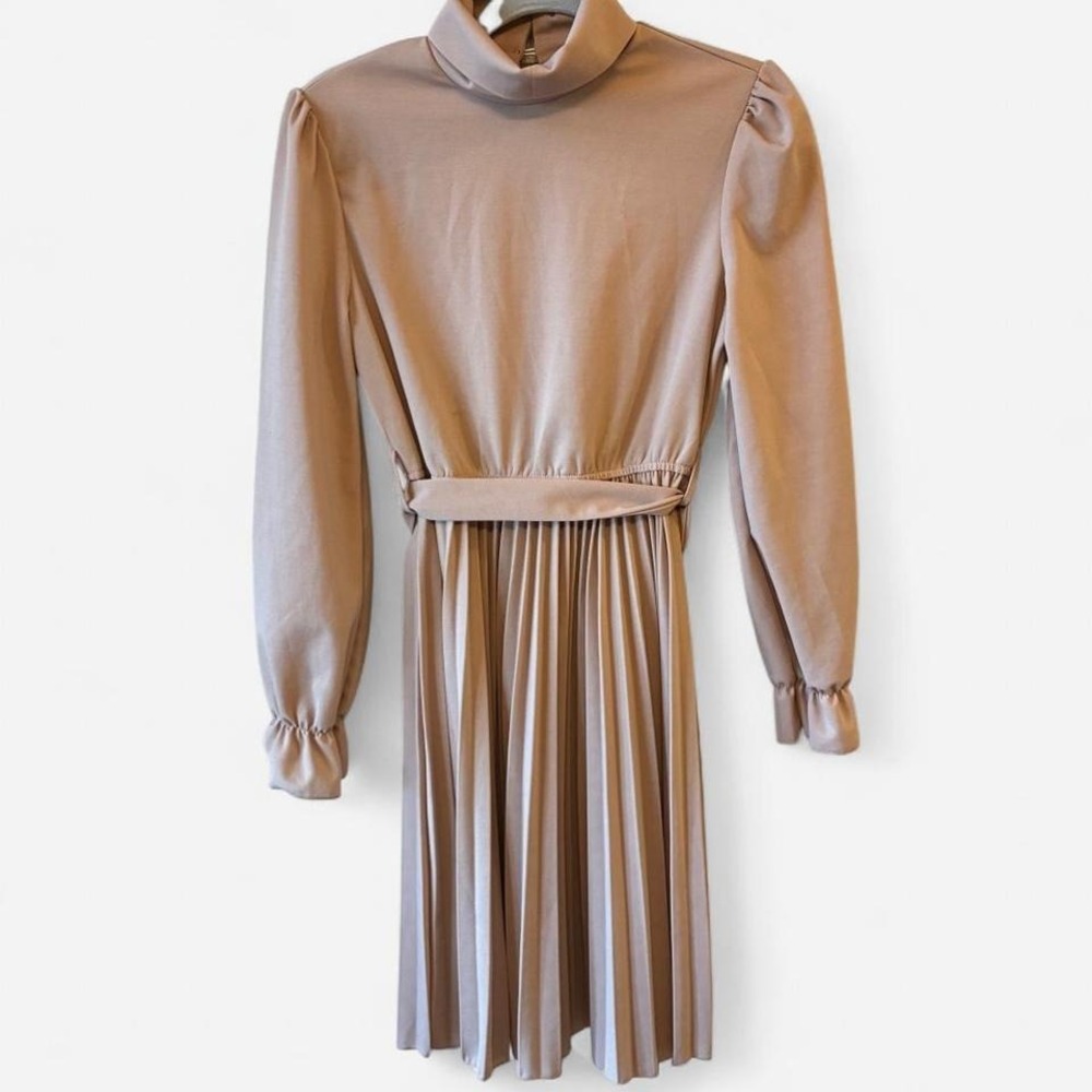 Vintage Inspired Dusty Maeve pleated midi dress w/ tie waist and mock neck Sz S
